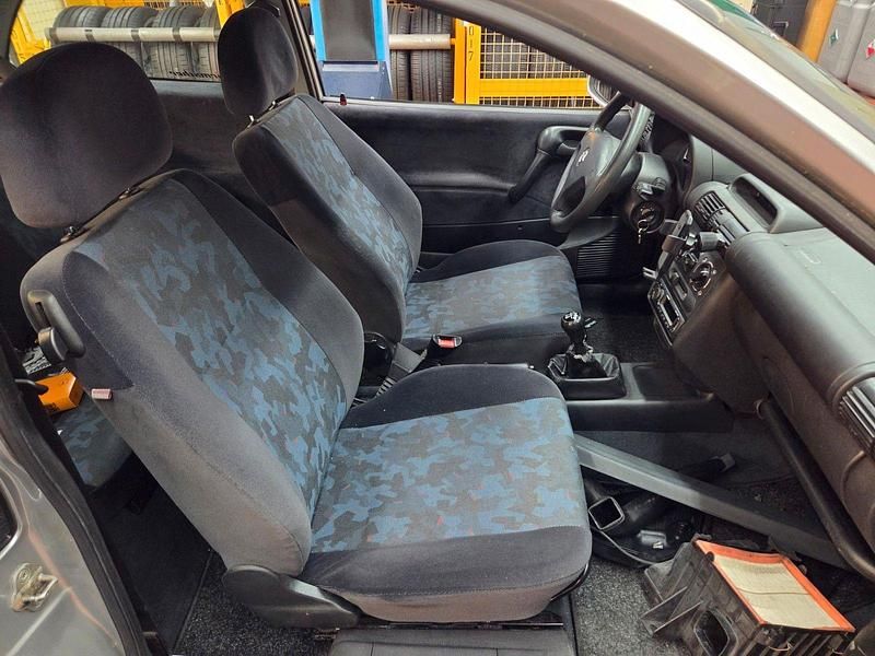 Gebraucht Opel Corsa Edition 90 PS (66 kW) 1999 Silber Limousine