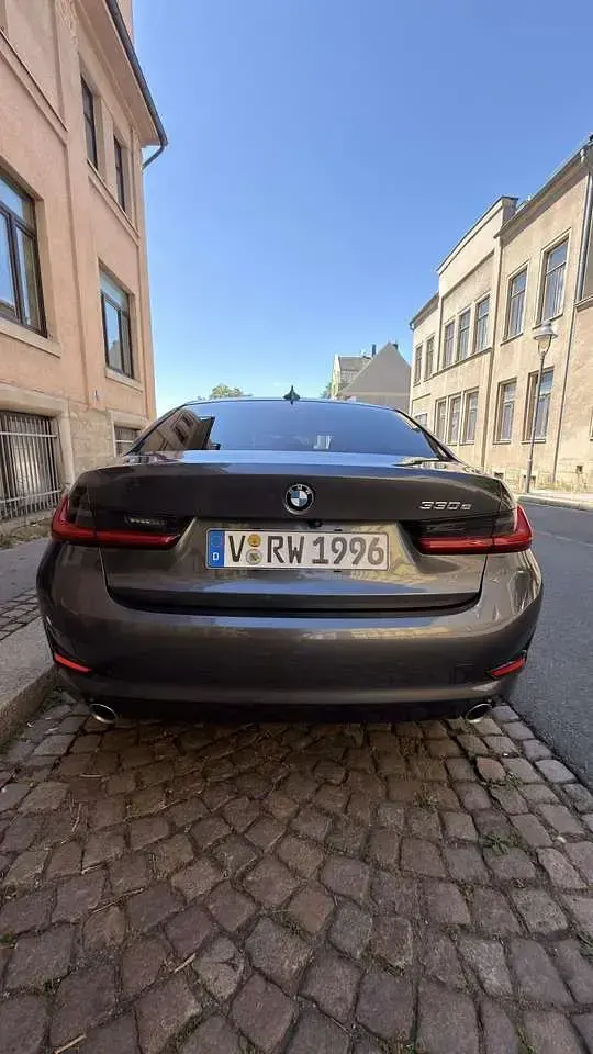 Gebraucht BMW 330e Advantage 292 PS (214 kW) 2020 Grau Limousine