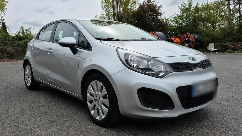 Gebraucht Kia Rio 109 PS (80 kW) 2011 Grau Kleinwagen