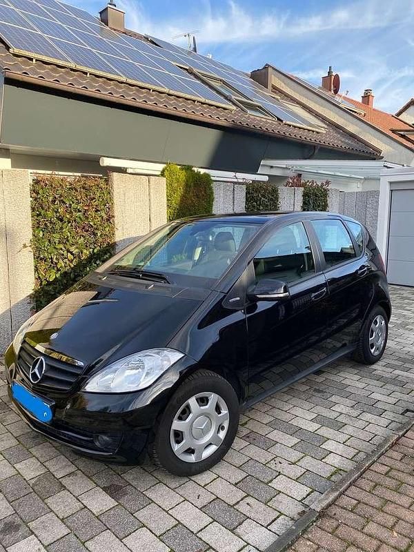 Schwarz Gebraucht 2011 Mercedes A160 Kleinwagen | 6.285 € (Fairer Preis) - Bild 1/4