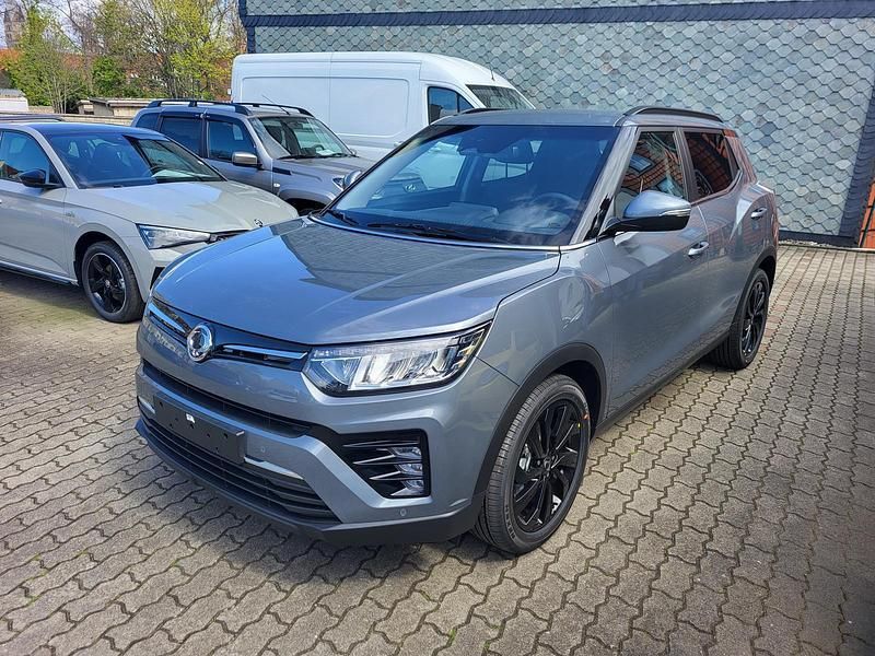 Platinumgrey metallic Gebraucht 2023 Ssangyong Tivoli | 22.445 € (Guter Preis) - Bild 1/4