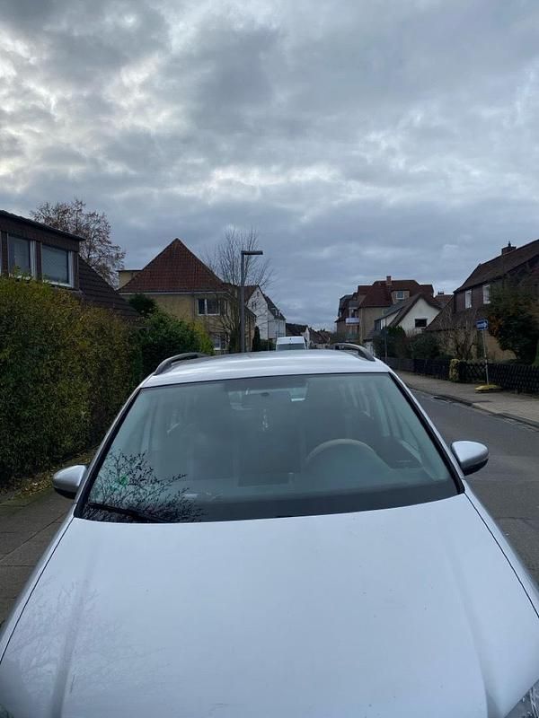 Gebraucht VW Touran 140 PS (102 kW) 2010 Grau Van / Kleinbus