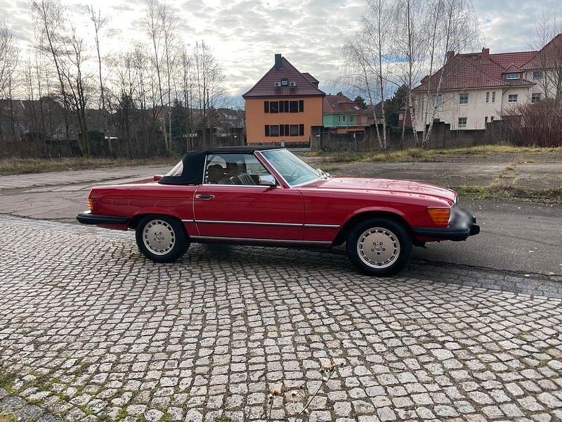 Gebraucht Mercedes 560 230 PS (169 kW) 1986 Rot Cabrio