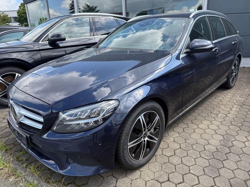 Blau Gebraucht 2020 Mercedes C300 Kombi | 18.490 € (Guter Preis) - Bild 1/4