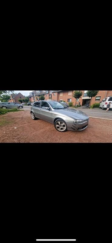 Grau Gebraucht 2005 Alfa Romeo 147 Kleinwagen | 400 € (Fairer Preis) - Bild 1/4