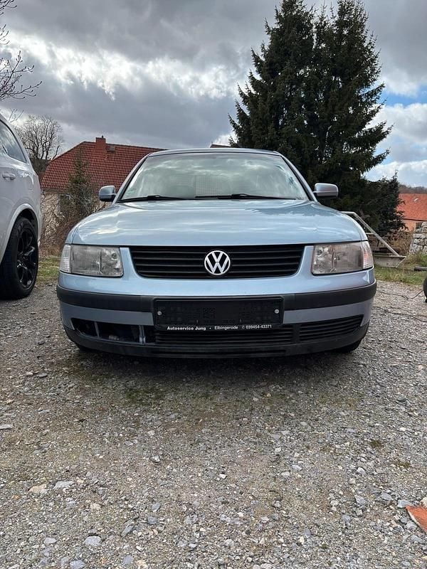 Gebraucht VW Passat 101 PS (74 kW) 1999 Blau Limousine