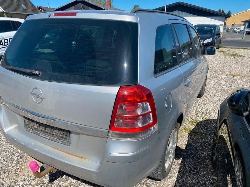 Gebraucht Opel Zafira Innovation 140 PS (102 kW) 2010 Grau Van / Kleinbus