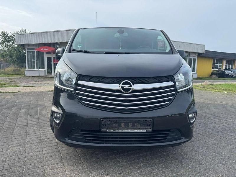 Schwarz Gebraucht 2018 Opel Vivaro Van | 10.699 € (Fairer Preis) - Bild 1/4