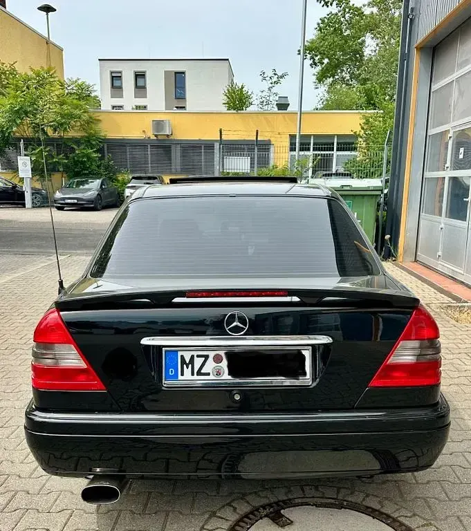 Gebraucht Mercedes C180 Classic 122 PS (89 kW) 1994 Schwarz Limousine