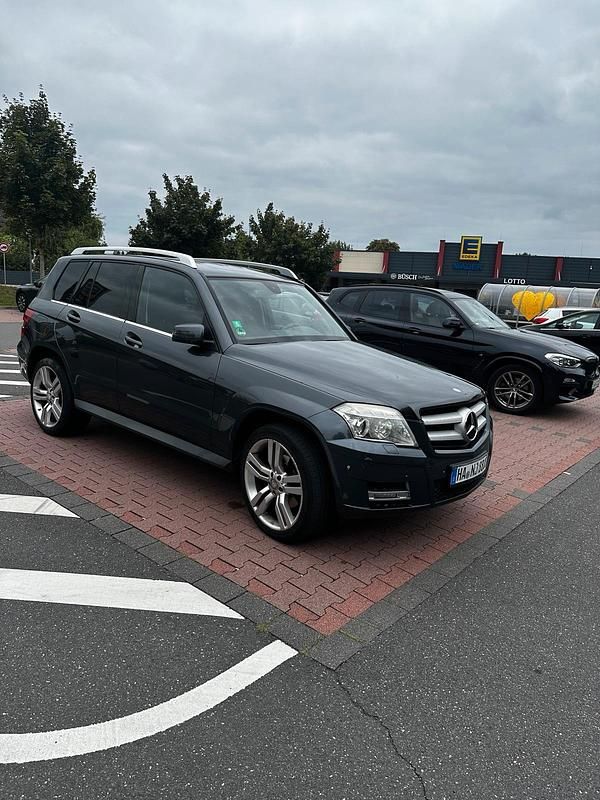 Grau Gebraucht 2010 Mercedes GLK350 SUV | 7.900 € (Fairer Preis) - Bild 1/4