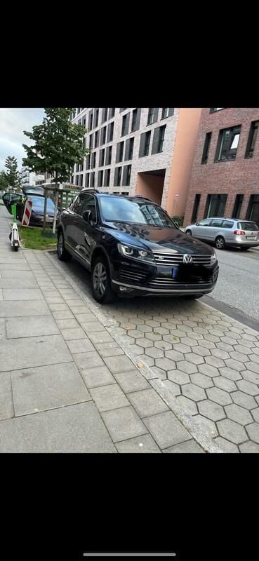 Schwarz Gebraucht 2016 VW Touareg R-line SUV | 22.800 € (Fairer Preis) - Bild 1/4
