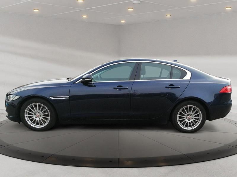 Gebraucht Jaguar XE Prestige 163 PS (119 kW) 2016 Blau Limousine