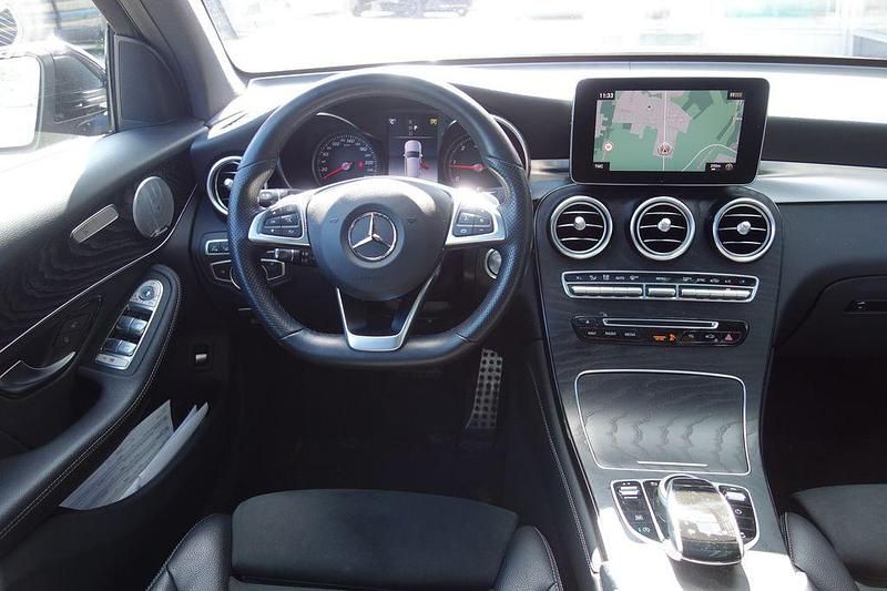 Gebraucht Mercedes GLC250 AMG 204 PS (150 kW) 2019 Hyazinthrot  metalliclack SUV