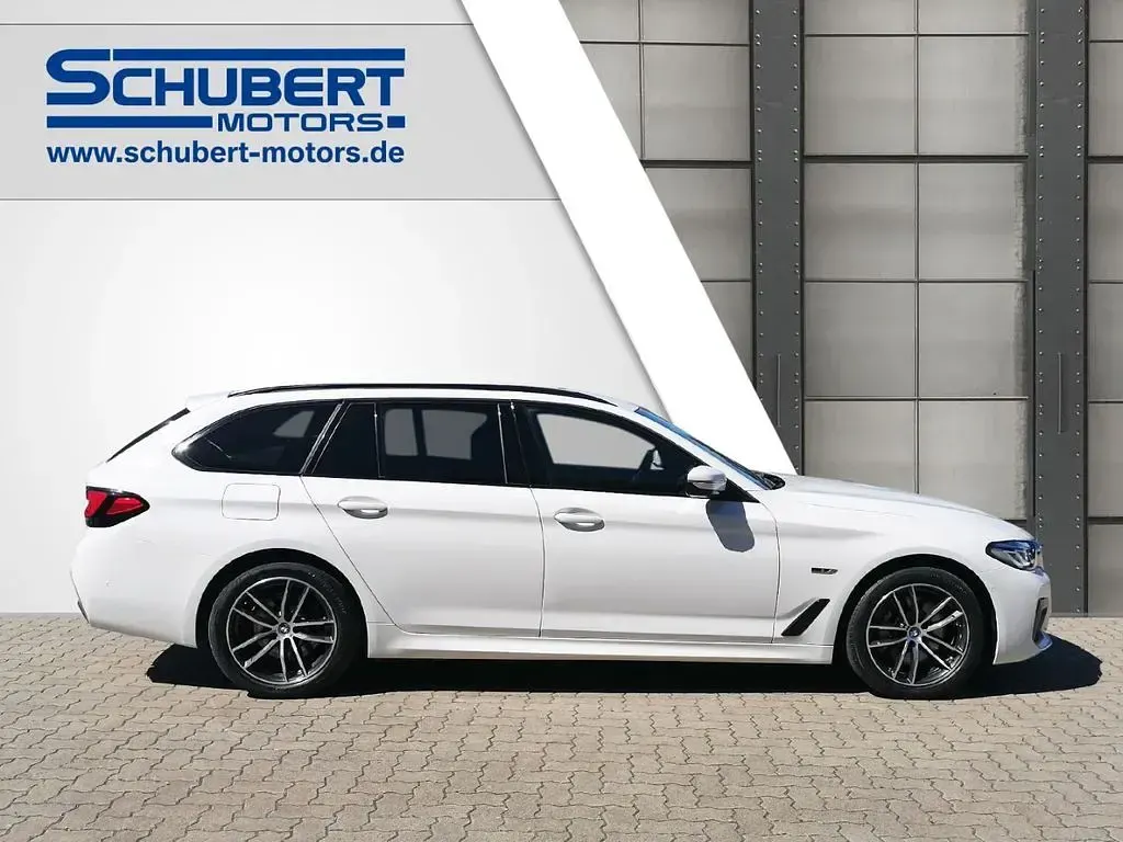 Gebraucht BMW 530e M Sport 292 PS (214 kW) 2023 Weiß Kombi