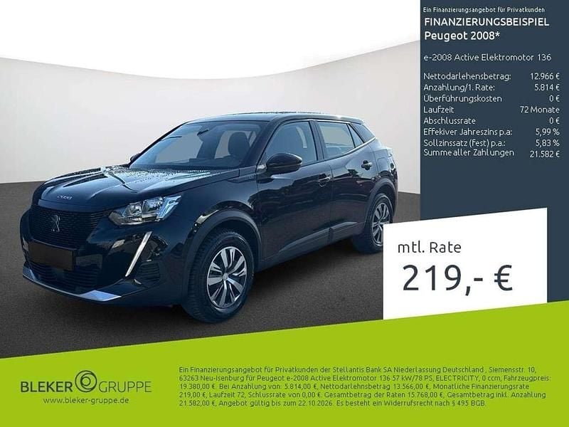 Gebraucht Peugeot e-2008 Active 100 kW (136 PS) 2022 Lackierung schwarz perla nera/typ aussenverkleidung metalliclackierung SUV