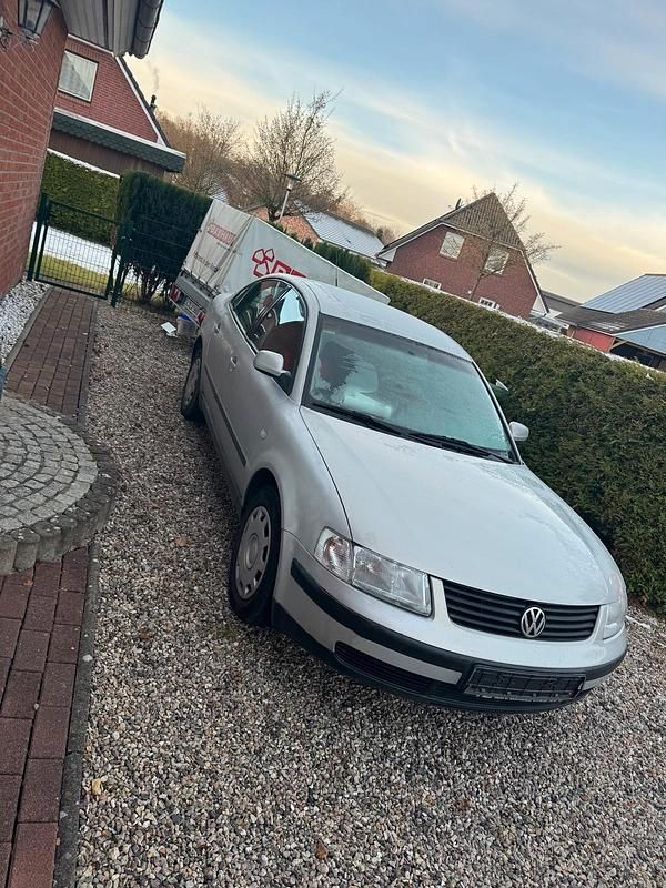 Silber Gebraucht 2000 VW Passat Edition Limousine | 600 € (Superpreis) - Bild 1/4