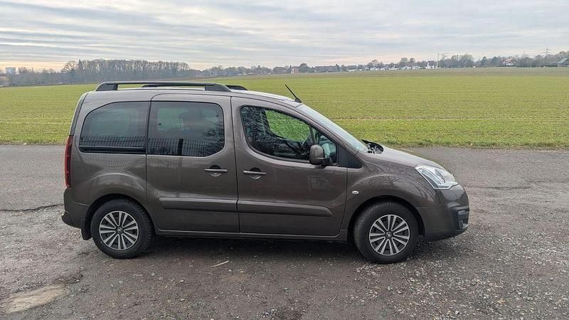 Gebraucht Peugeot TePee Active 99 PS (72 kW) 2015 Grau Van / Kleinbus