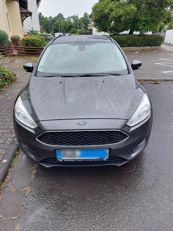 Andere außenfarben Gebraucht 2014 Ford Focus Kombi | 9.969 € - Bild 1/4