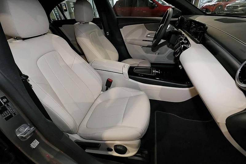 Gebraucht Mercedes CLA180 Advanced 136 PS (100 kW) 2025 Metalliclack mountaingrau Limousine