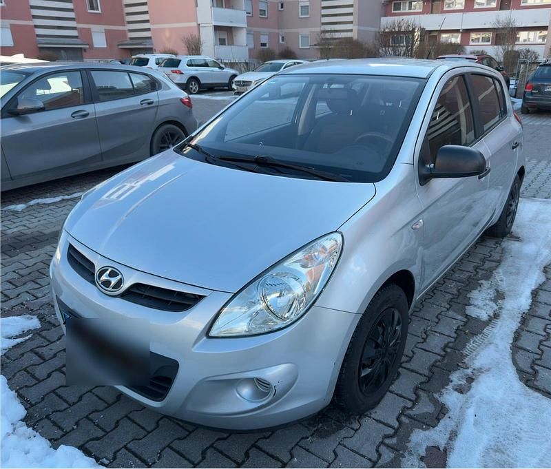 Gebraucht Hyundai i20 75 PS (55 kW) 2010 Silber Kleinwagen