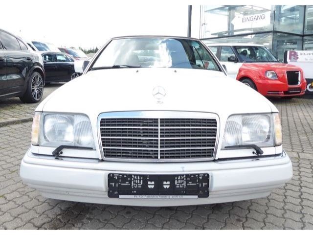 Gebraucht Mercedes E320 220 PS (161 kW) 1995 Weiß Cabrio