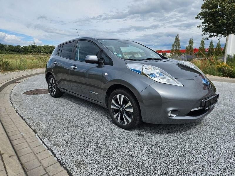 Gebraucht Nissan Leaf Tekna 80 kW (109 PS) 2017 Grau Kleinwagen