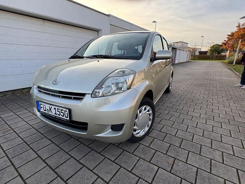 Gelb Gebraucht 2009 Daihatsu Sirion Kleinwagen | 2.150 € (Guter Preis) - Bild 1/4