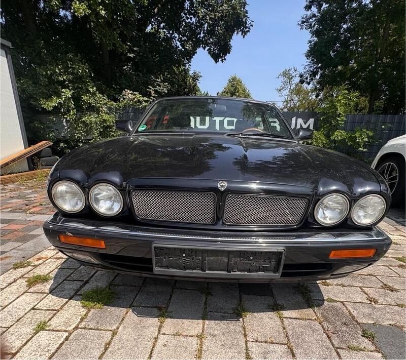 Schwarz Gebraucht 1995 Jaguar X300 Limousine | 2.900 € - Bild 1/4