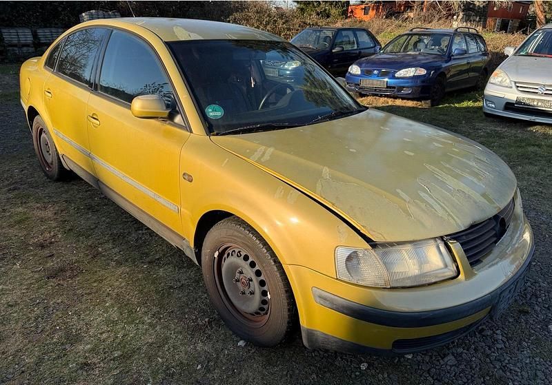 Gebraucht VW Passat 100 PS (73 kW) 1998 Gold Limousine