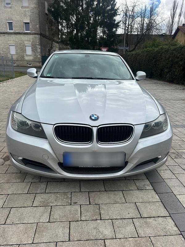 Gebraucht BMW 318 143 PS (105 kW) 2009 Grau Kombi