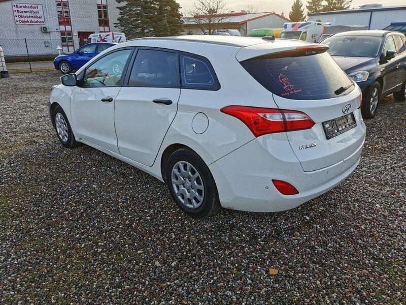 Gebraucht Hyundai i30 99 PS (72 kW) 2013 Weiß Kombi