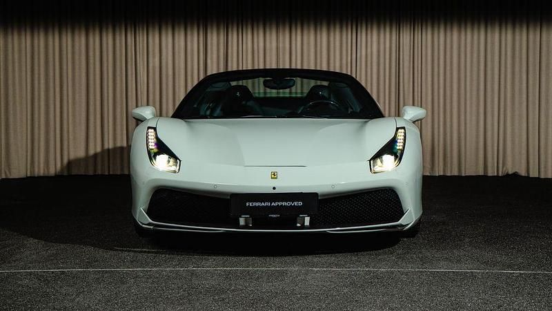 Gebraucht Ferrari 488 669 PS (492 kW) 2017 Weiß Cabrio
