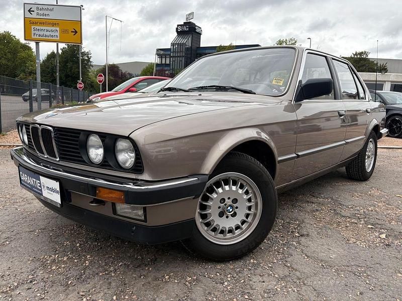 Grau Gebraucht 1987 BMW 325 Limousine | 14.999 € - Bild 1/4
