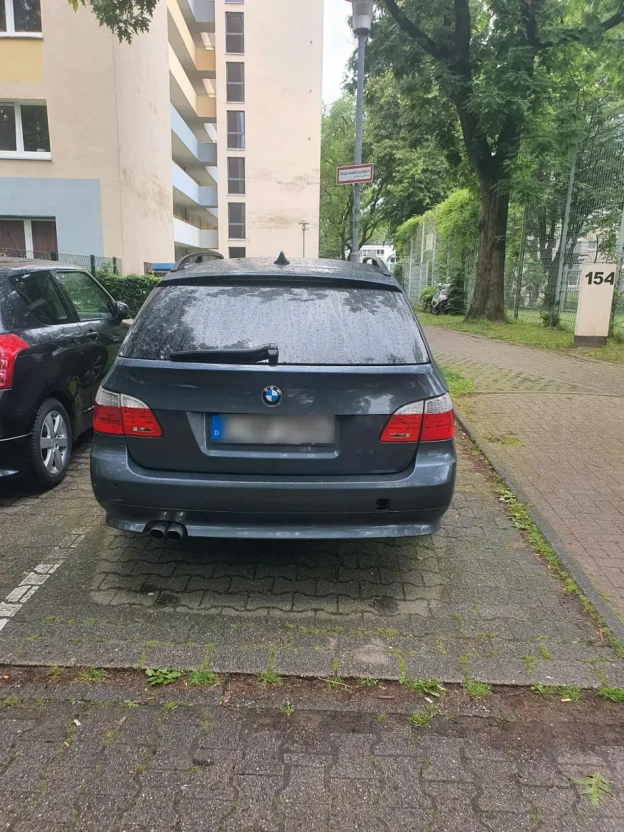 Gebraucht BMW 525 197 PS (144 kW) 2008 Grau Kombi