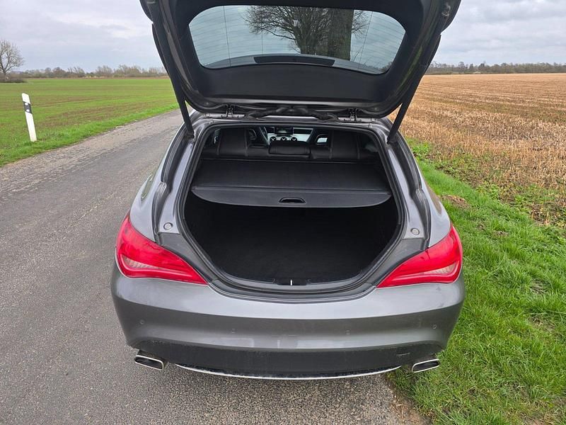 Gebraucht Mercedes CLA200 156 PS (114 kW) 2015 Grau Kombi