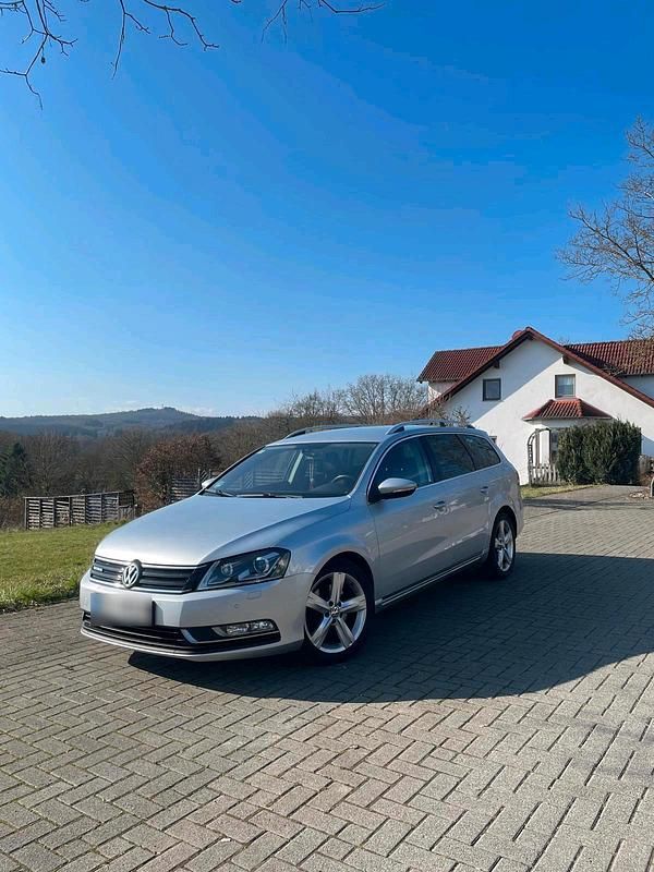 Gebraucht VW Passat 105 PS (77 kW) 2012 Grau Kombi