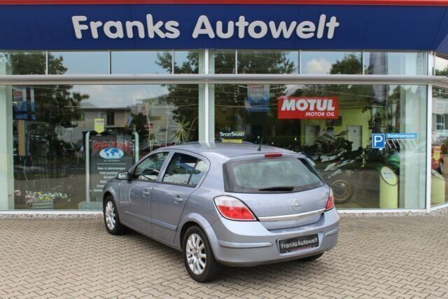 Gebraucht Opel Astra Enjoy 105 PS (77 kW) 2004 Silber metallic Limousine