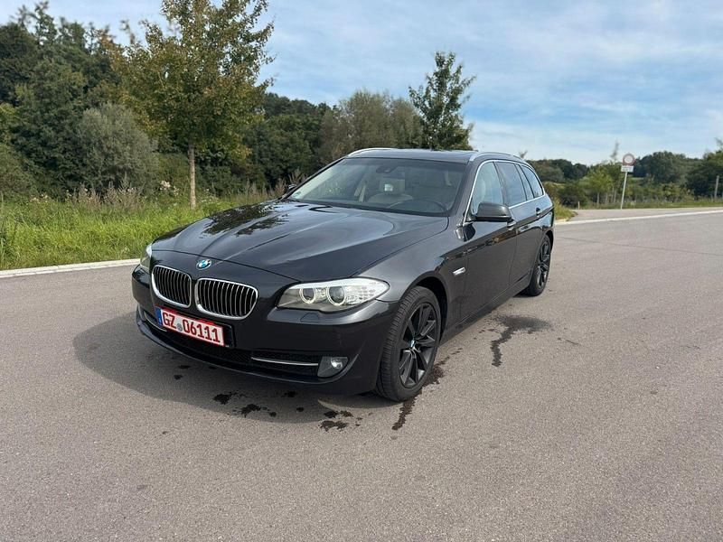 Gebraucht BMW 520 184 PS (135 kW) 2011 Grau Kombi