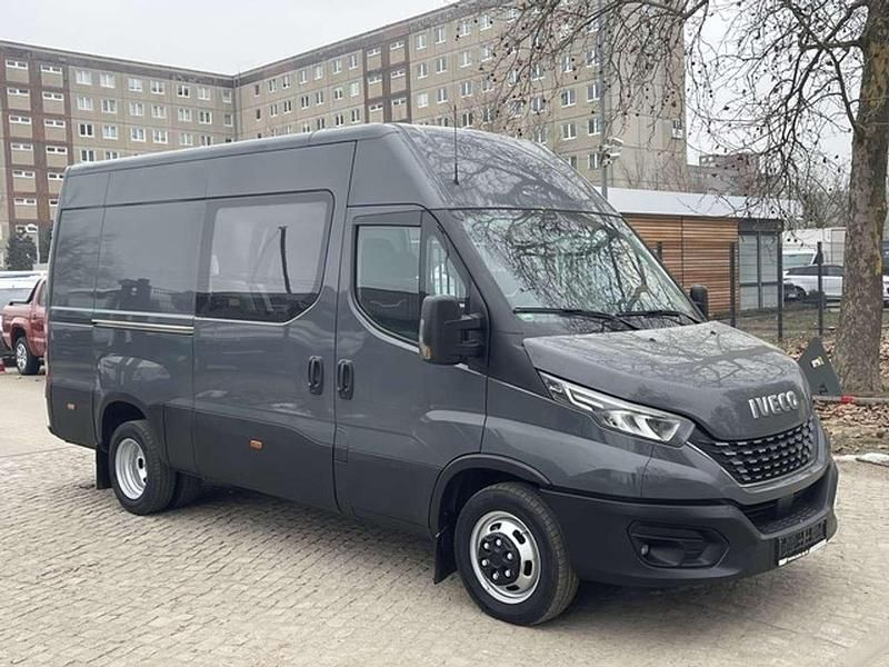 Gebraucht Iveco Daily 179 PS (131 kW) 2021 Grau Van