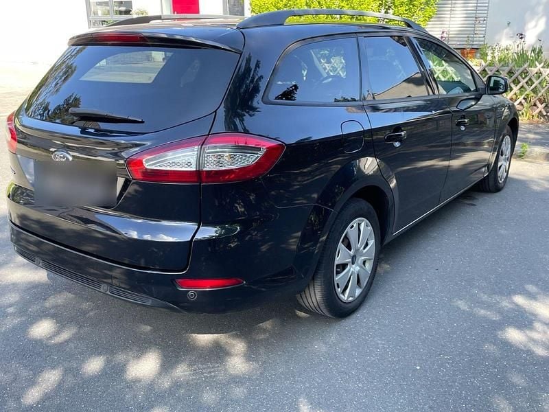 Gebraucht Ford Mondeo Ambiente 120 PS (88 kW) 2011 Schwarz Kombi