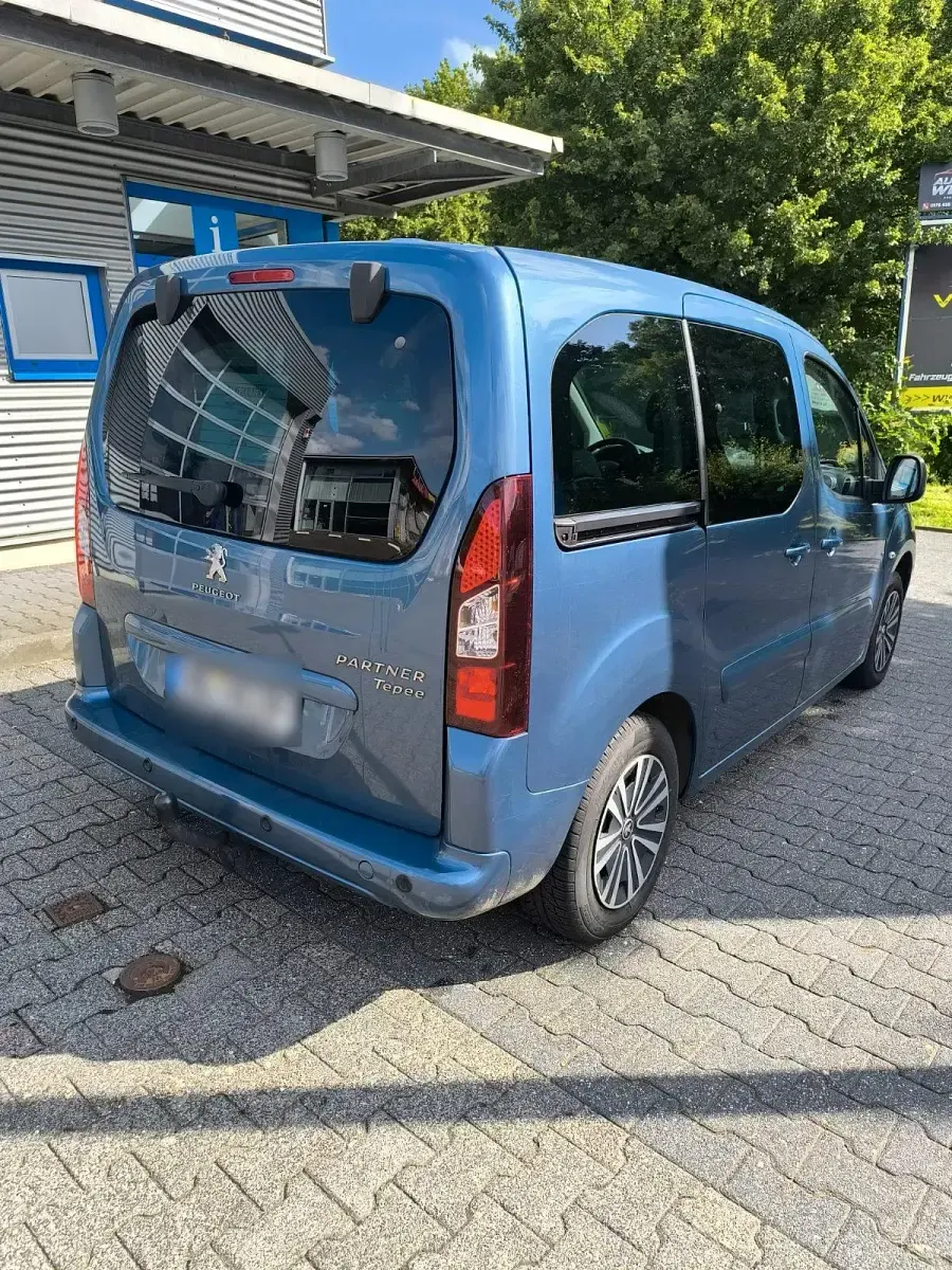 Gebraucht Peugeot TePee 101 PS (74 kW) 2018 Blau Van / Kleinbus