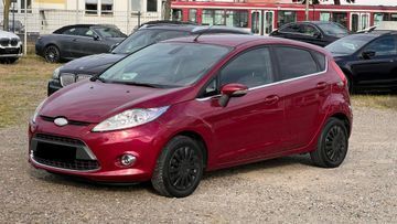 Gebraucht Ford Fiesta Titanium 82 PS (60 kW) 2009 Hot magenta Kleinwagen
