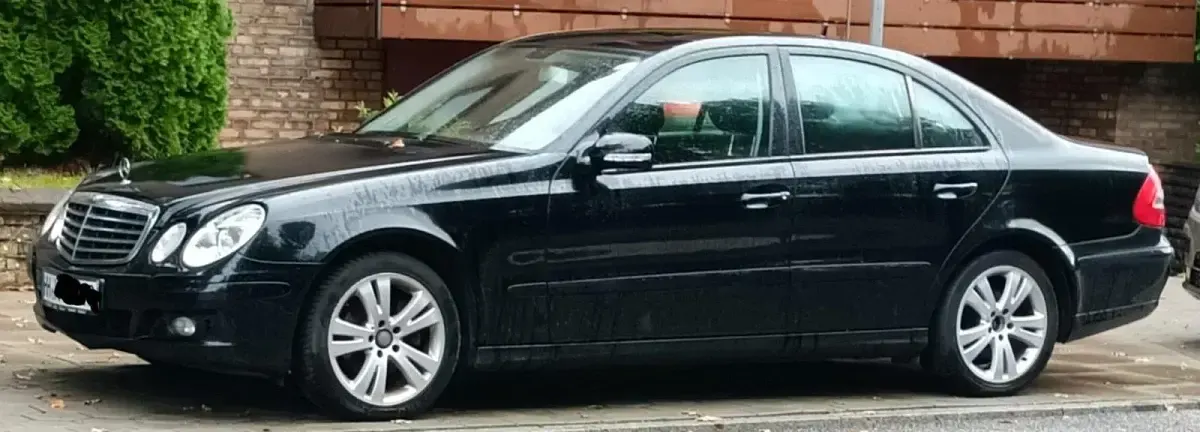 Second-hand Mercedes E220 170 CP (125 kW) 2006 Negru Berlinǎ