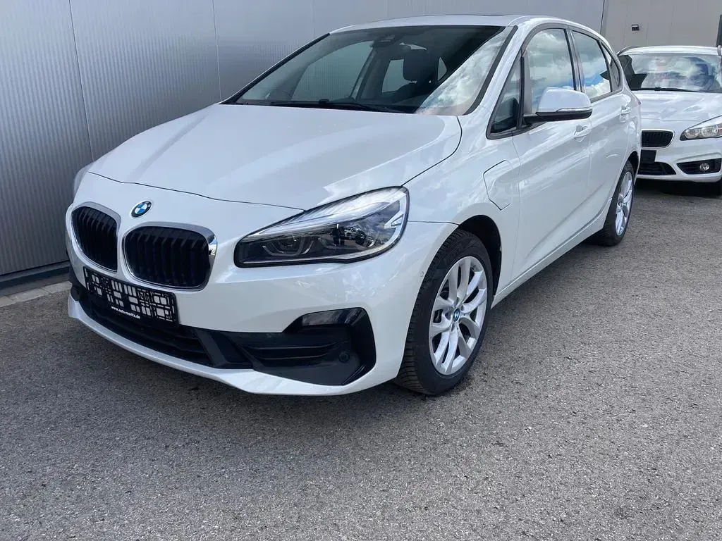 Używany BMW 225 Active Tourer 231 KM (169 kW) 2019 Biały Minivan
