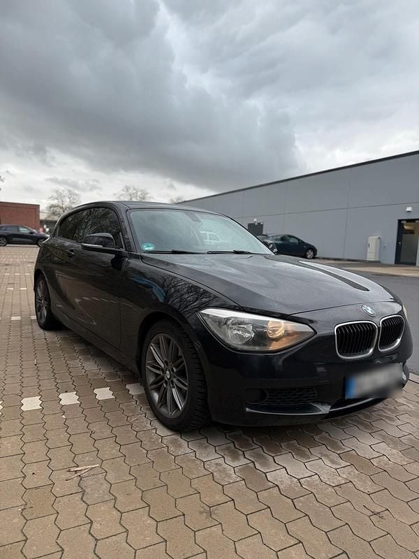 Gebraucht BMW 114 102 PS (75 kW) 2013 Schwarz Kleinwagen