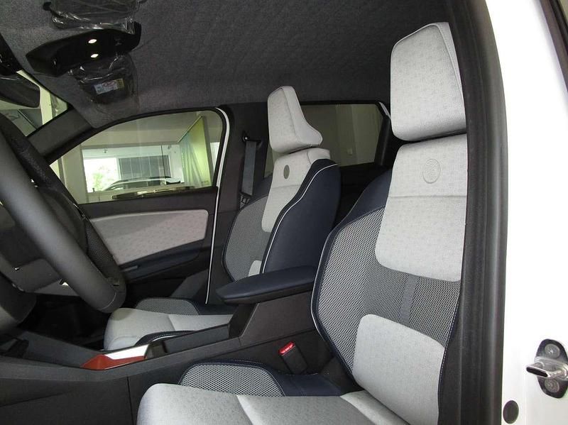 Gebraucht Renault 5 E-Tech Komfort 110 kW (150 PS) 2025 Perlmuttweiß Limousine