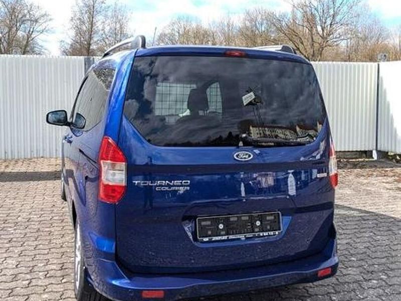Gebraucht Ford Tourneo Courier Titanium 101 PS (74 kW) 2016 Indicblau metallic Van / Kleinbus