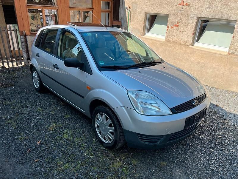 Gebraucht Ford Fiesta 80 PS (58 kW) 2002 Silber Kleinwagen