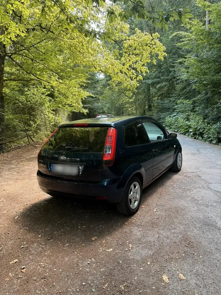 Gebraucht Ford Fiesta 100 PS (73 kW) 2004 Blau Kleinwagen