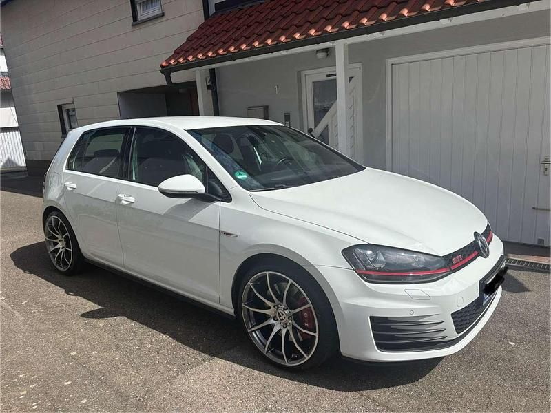 Weiß Gebraucht 2016 VW Golf VII GTI Kleinwagen | 13.700 € (Guter Preis) - Bild 1/4